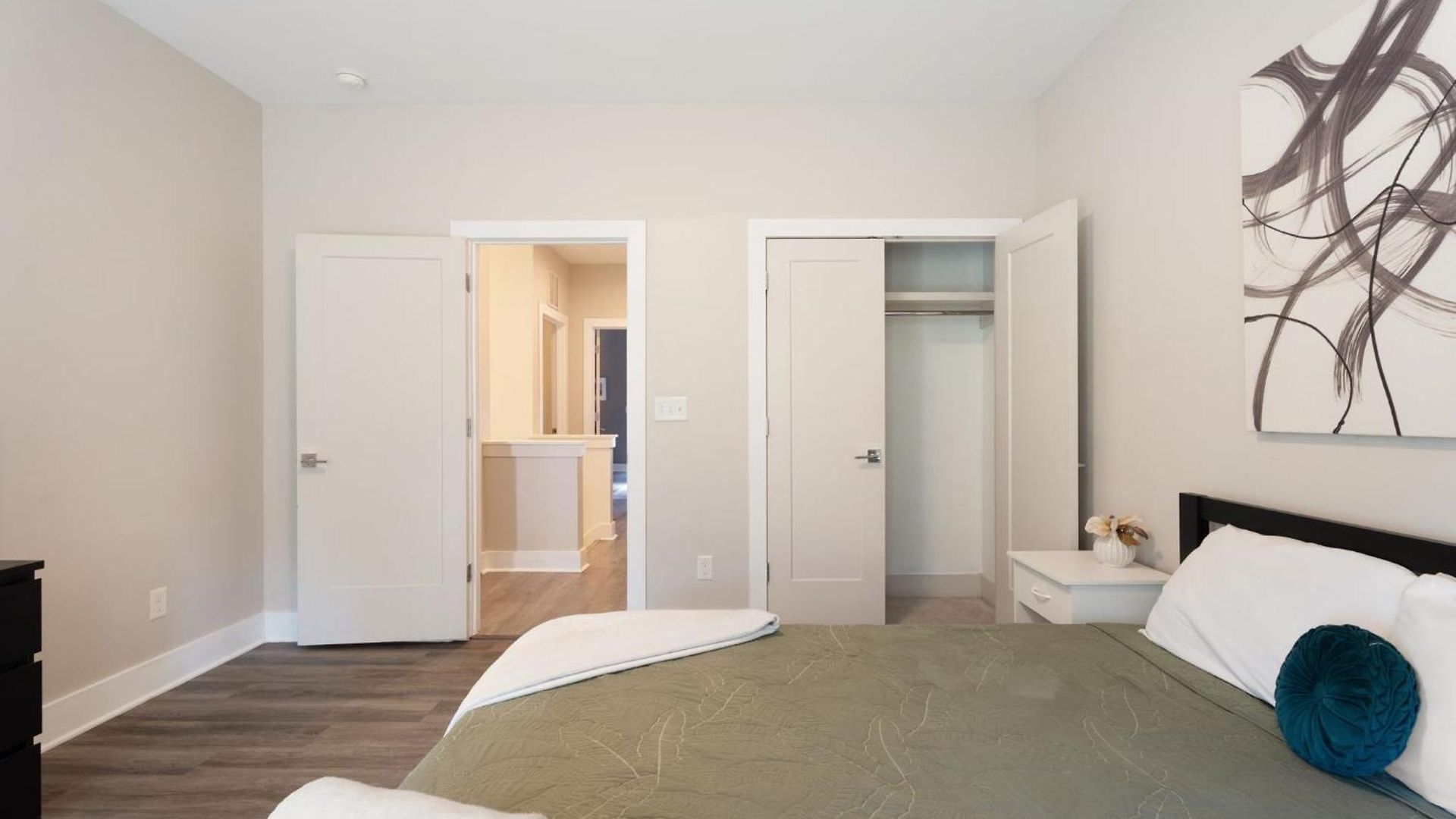 Charming 3br With Patio Charlotte