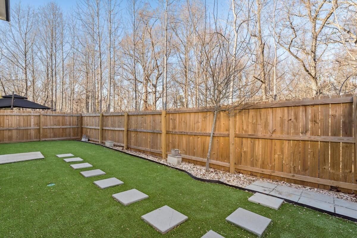 Holiday home Away Near Uptown & Airport With Fenced Yard Charlotte