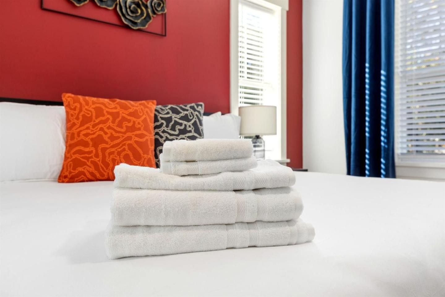 Holiday home Vibrant Urban Vacation Oasis Near Catawba River In North Carolina Charlotte