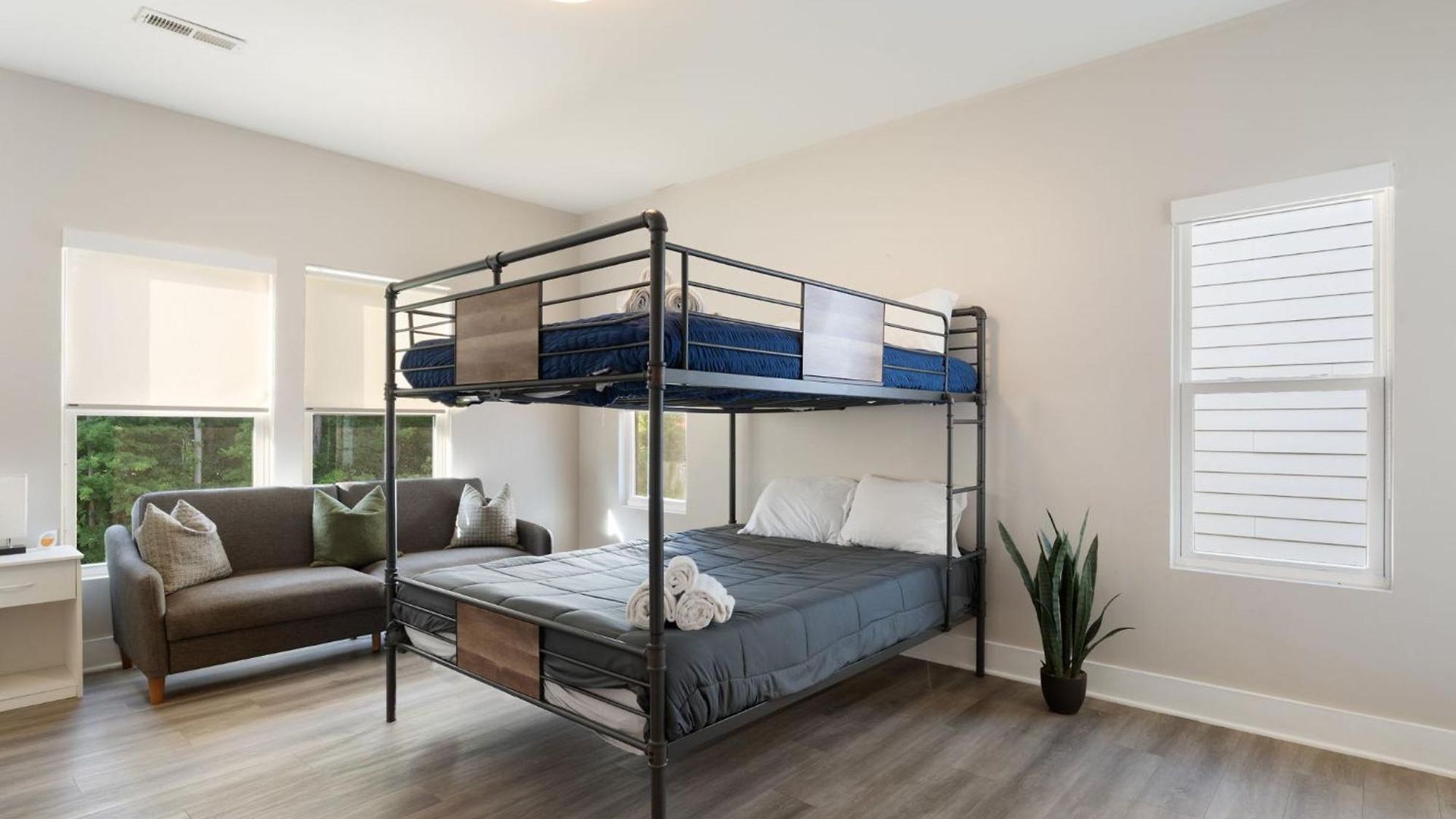 Charming 3br With Patio * Charlotte