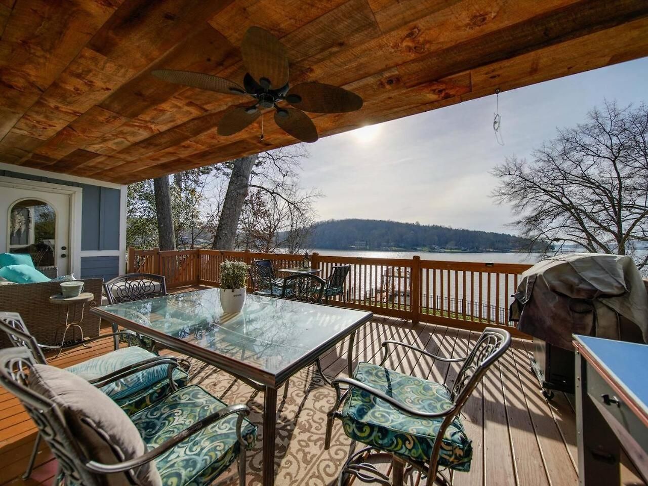 Holiday home Du - Lakefront Retreat