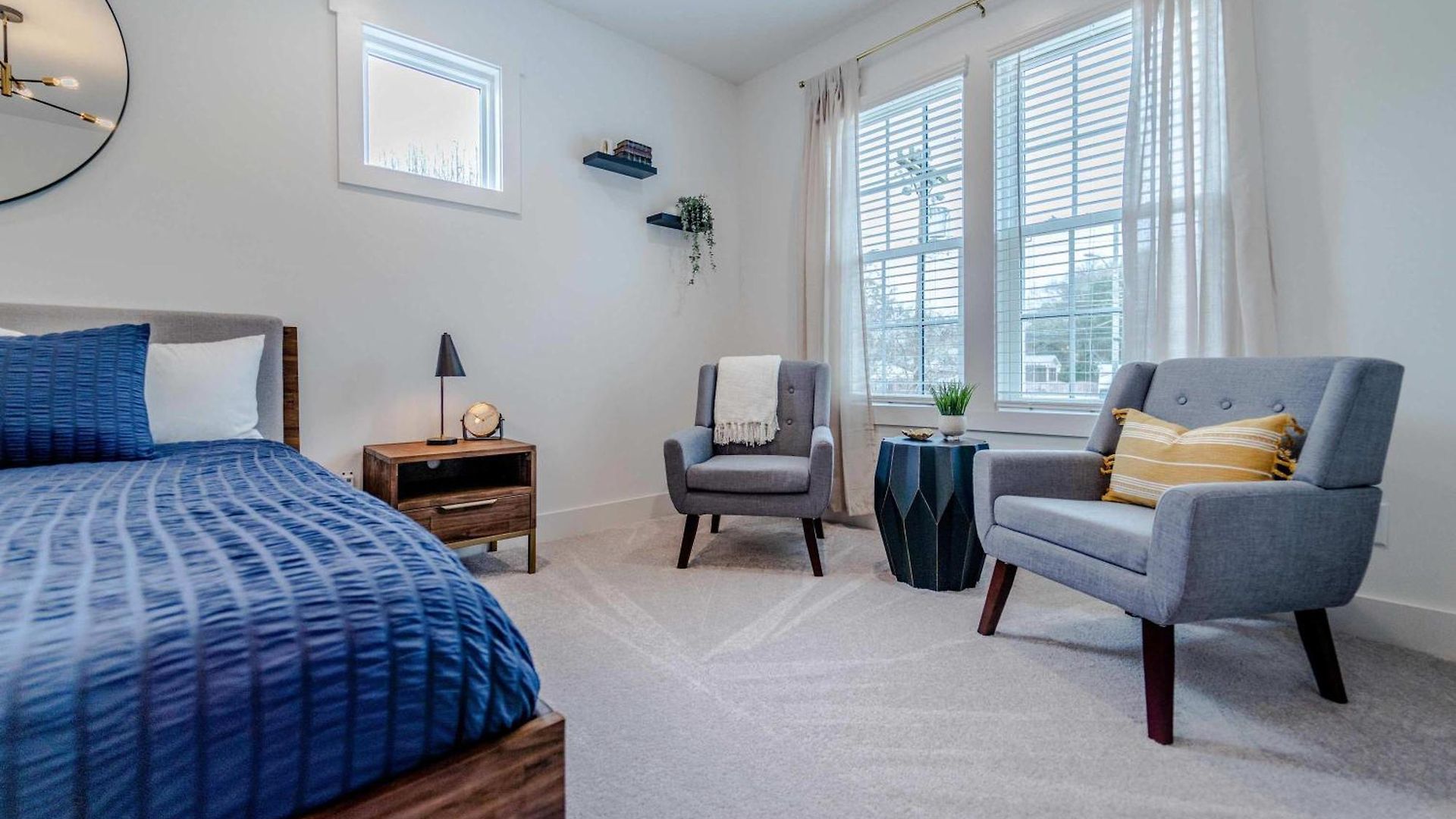 Holiday home New Listing! 3br With King And Fenced In Yard