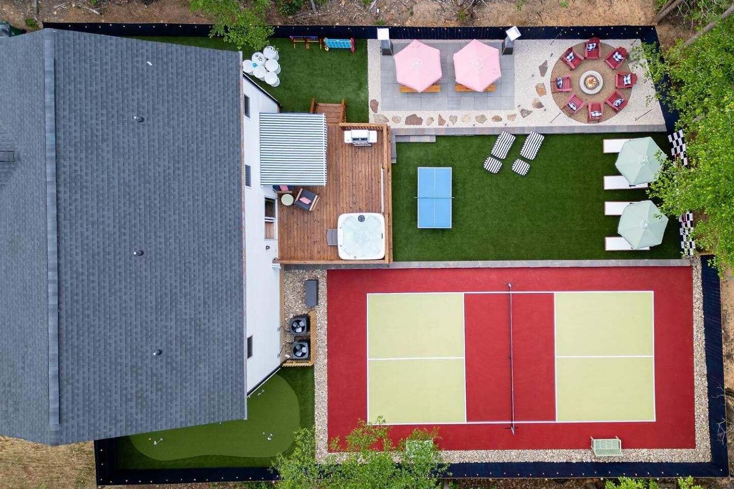 Holiday home New! Hottub+pickleball+gameroom+movies+golf+games *