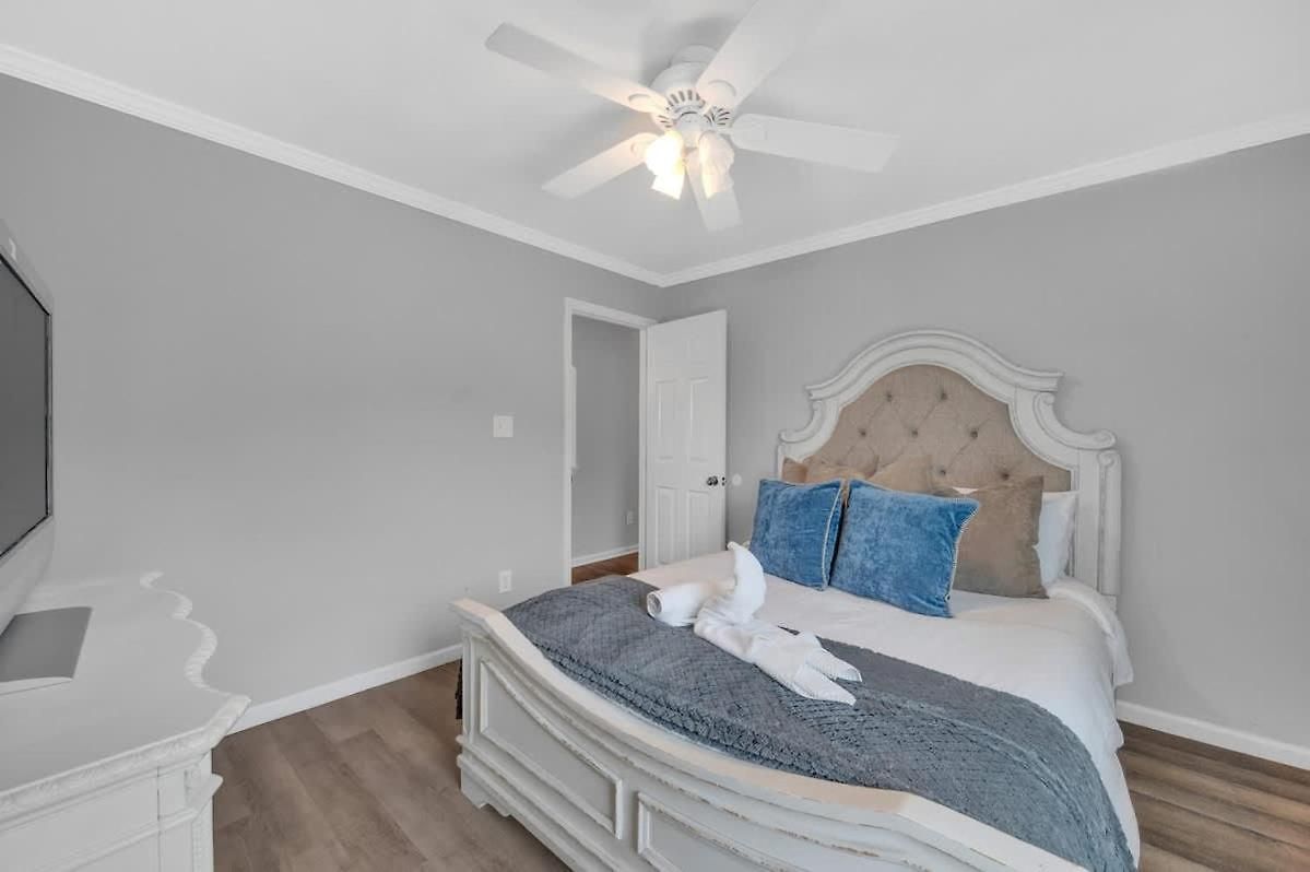 King Bed - Large Yard - Near Uncc - Concord Mills *
