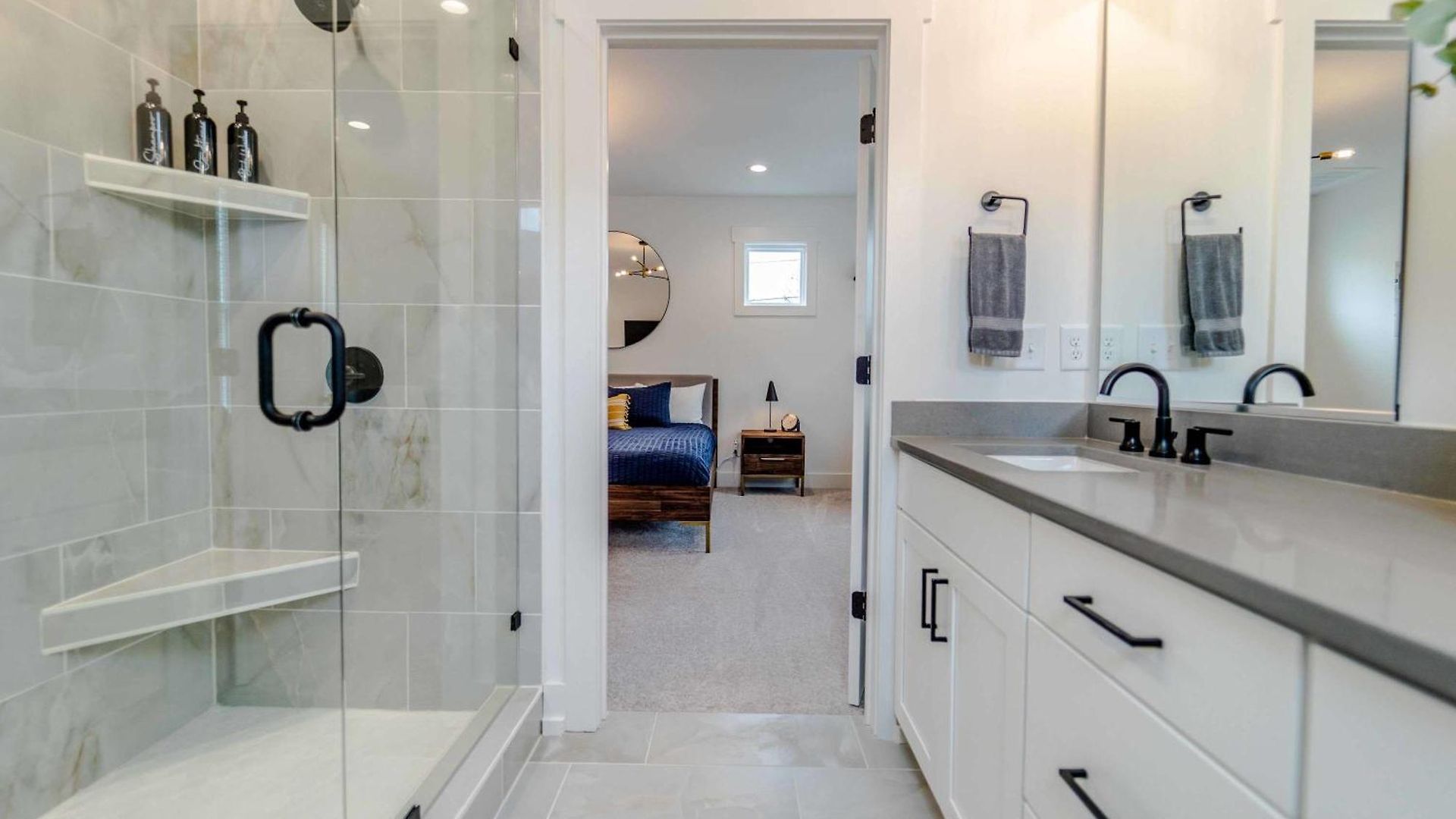 Holiday home New Listing! 3br With King And Fenced In Yard *