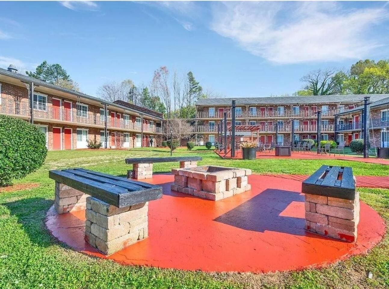 Near Uptown & Minutes To Hospital, Free Wi-fi, Coffee & Gym *