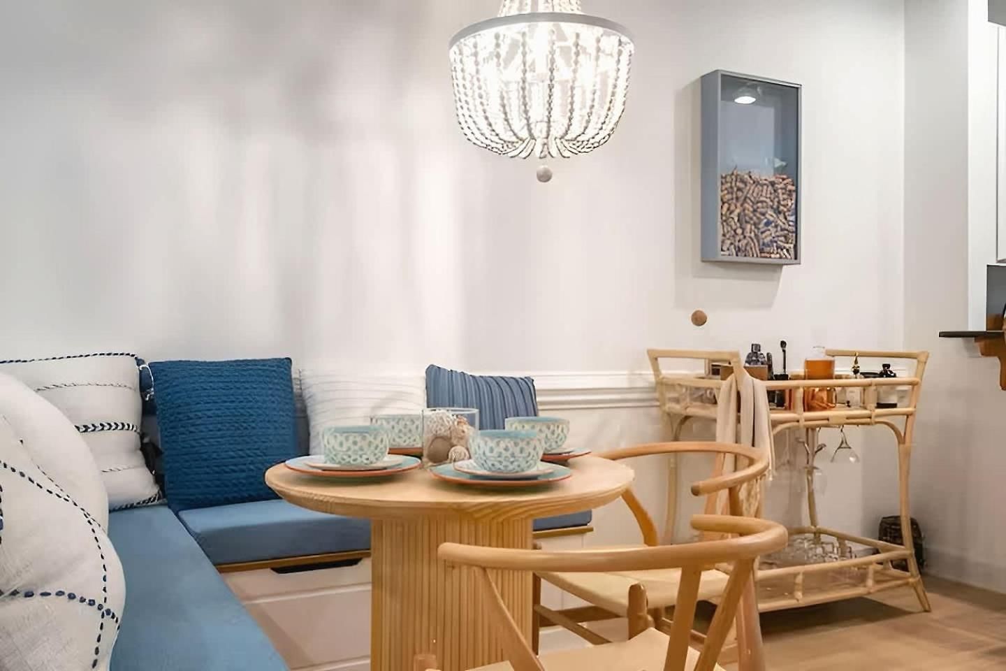 Urban Retreat Walk To Stadiums & Uptown, Including Parking & Gym Holiday home *