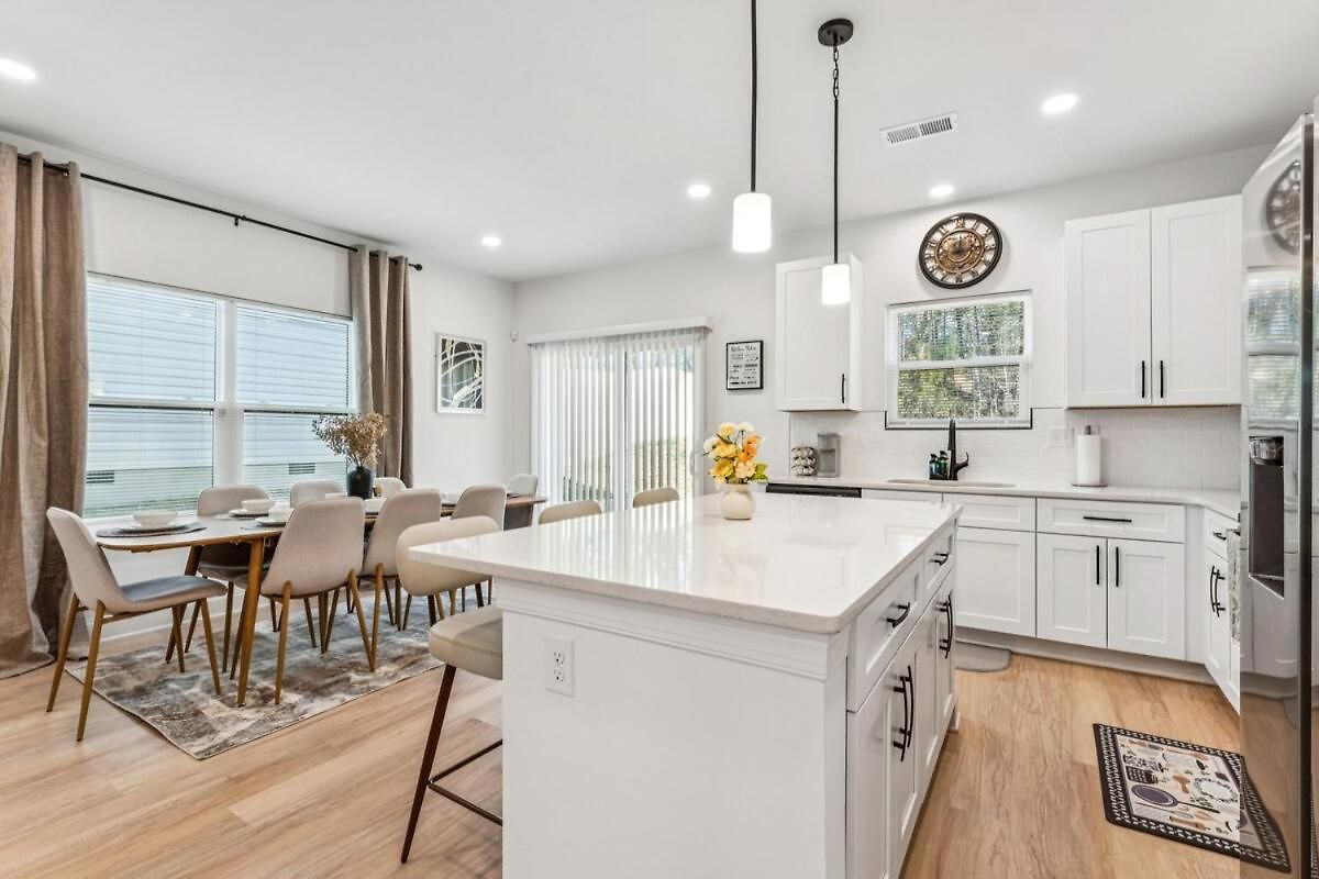 Elegant Near Uptown, Airport & Stadium Holiday home *