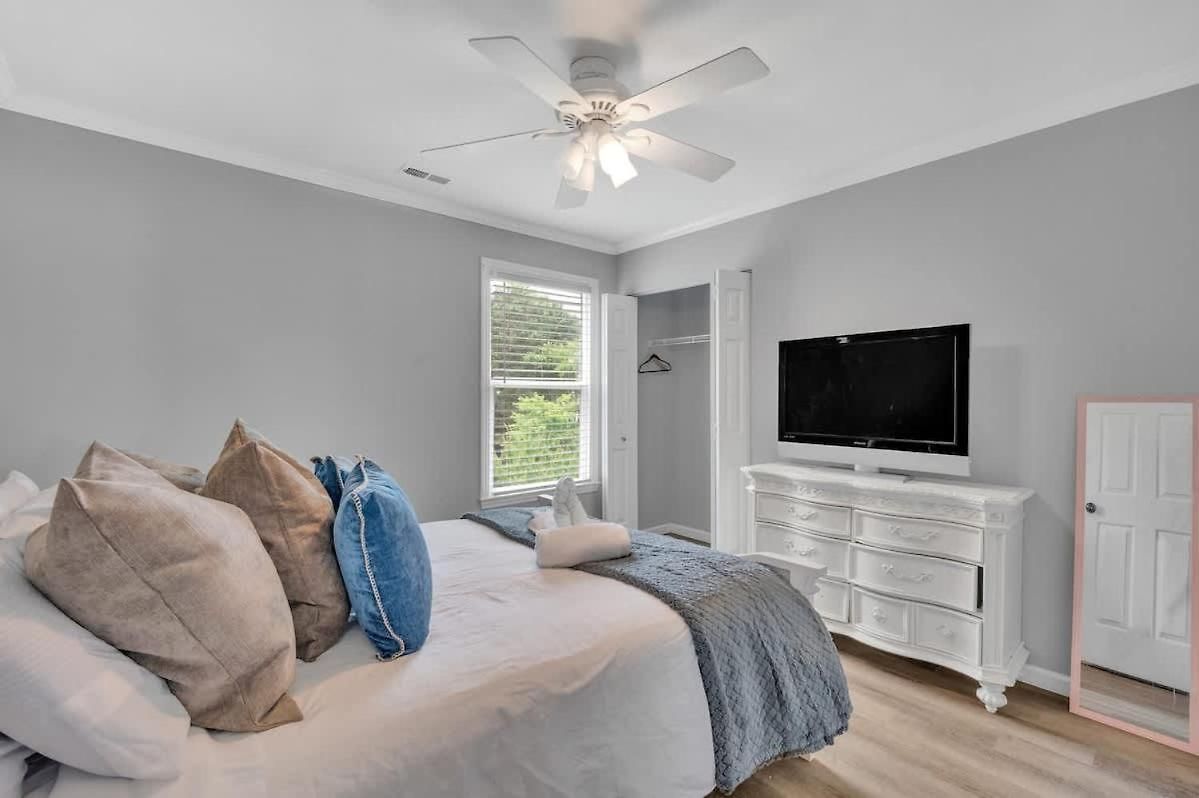 King Bed - Large Yard - Near Uncc - Concord Mills Charlotte