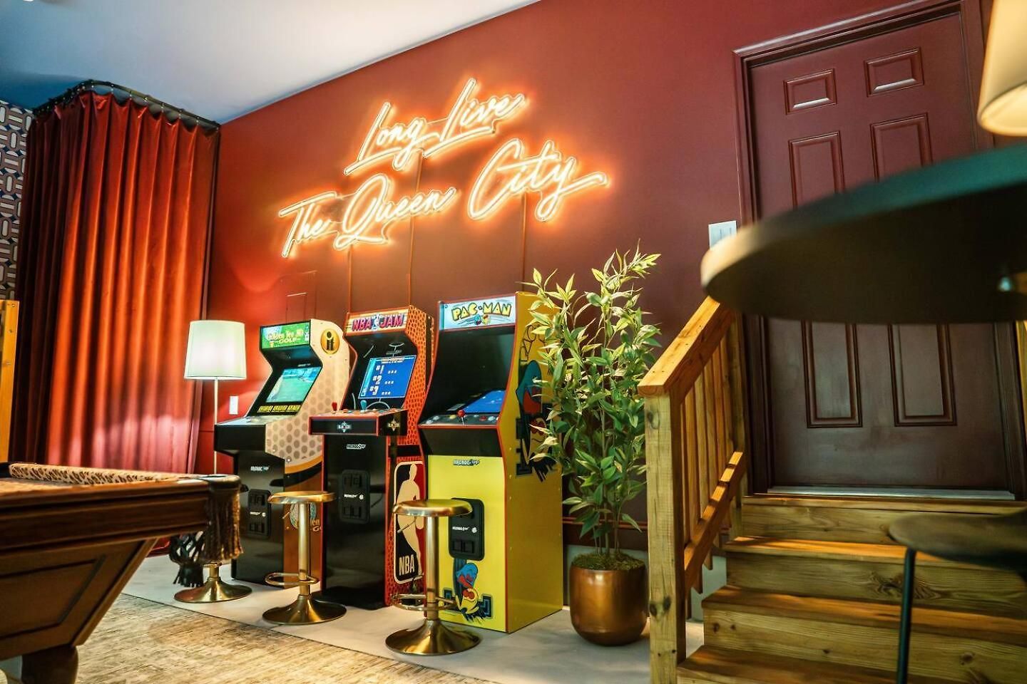 New! Hottub+pickleball+gameroom+movies+golf+games Holiday home Charlotte