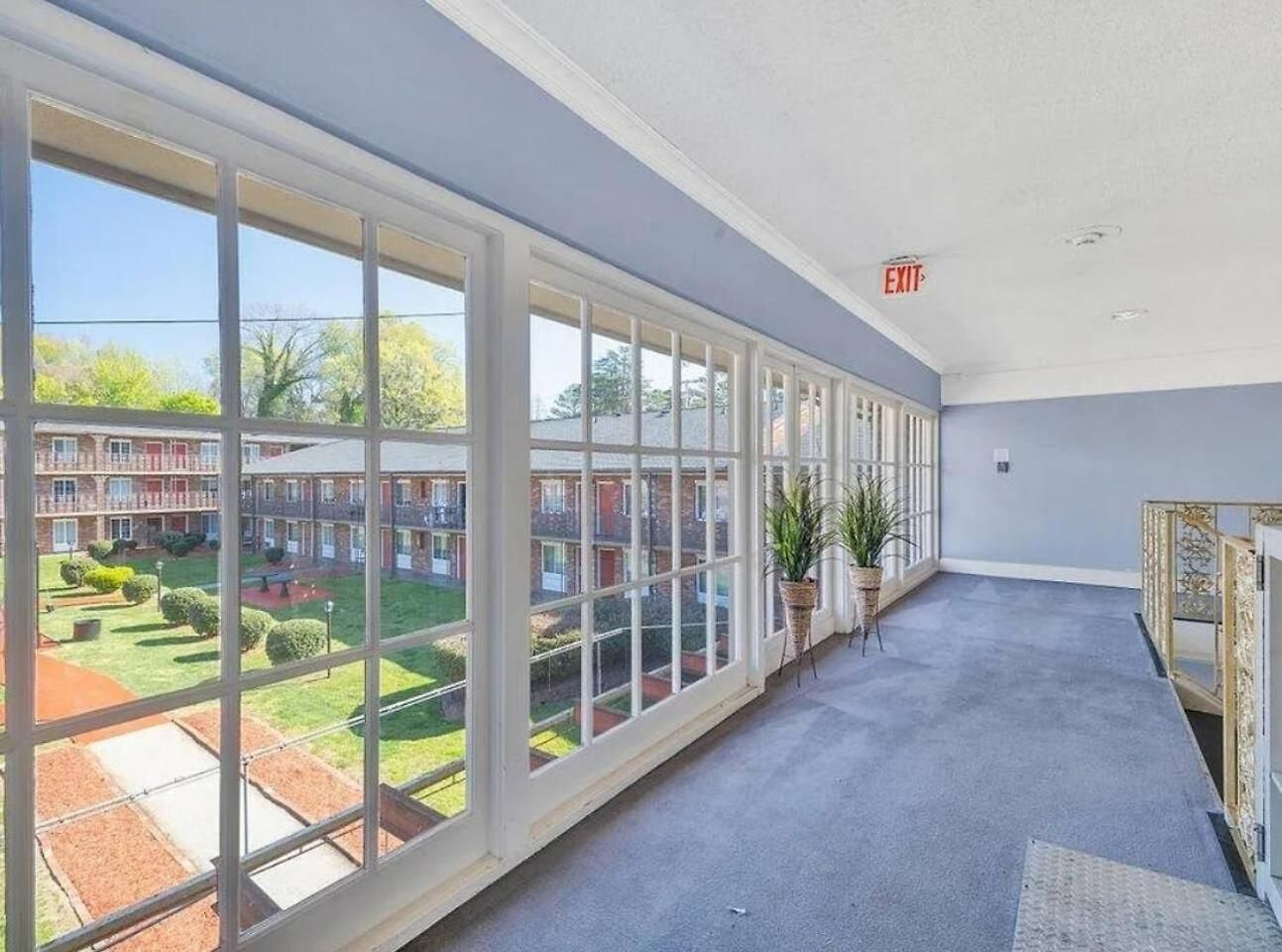 Near Uptown & Minutes To Hospital, Free Wi-fi, Coffee & Gym Holiday home *