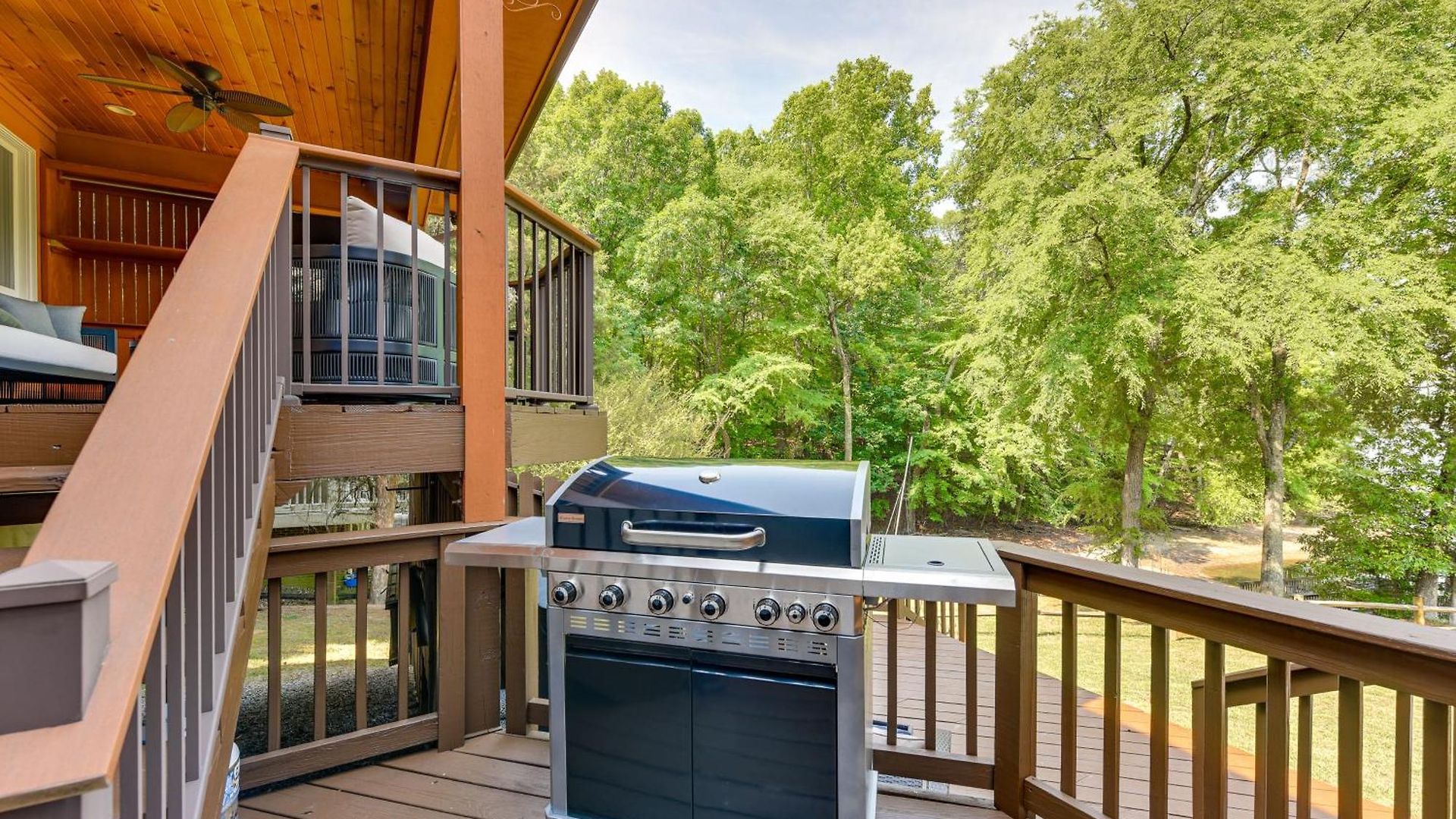 Hot Tub, Dock, Game Room! Stunning Wylie Holiday home Charlotte
