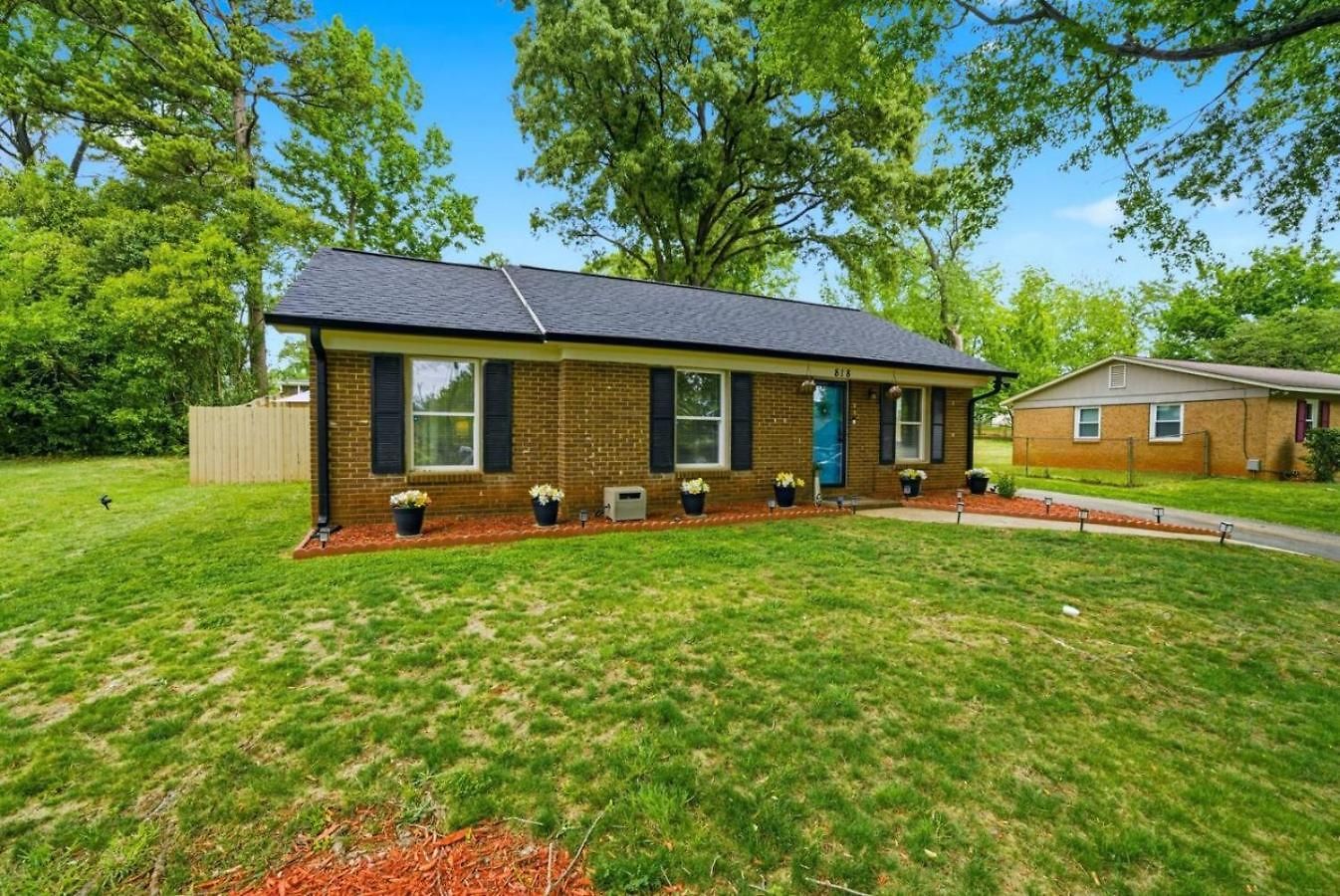 Holiday home Uptown 3br Oasis - Ice Bath, Firepit, Private Yard