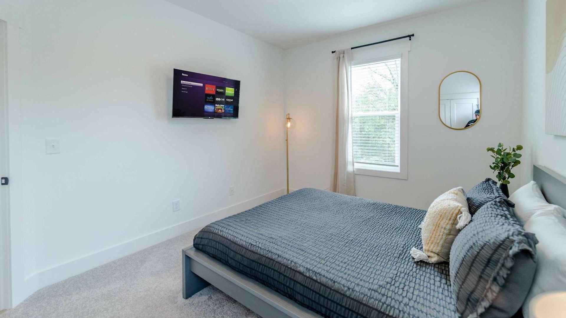 Holiday home New Listing! 3br With King And Fenced In Yard Charlotte