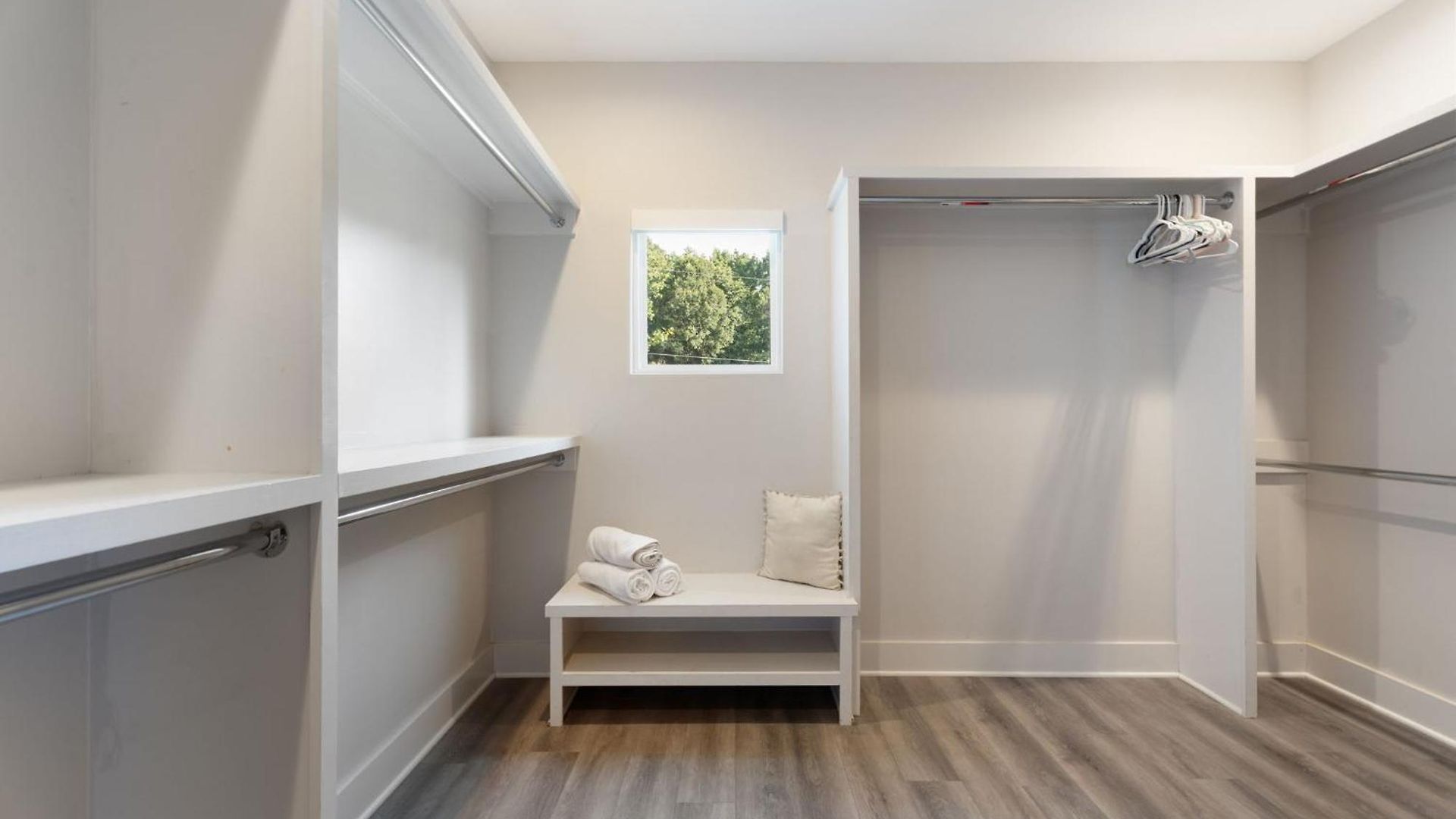 Holiday home Charming 3br With Patio Charlotte