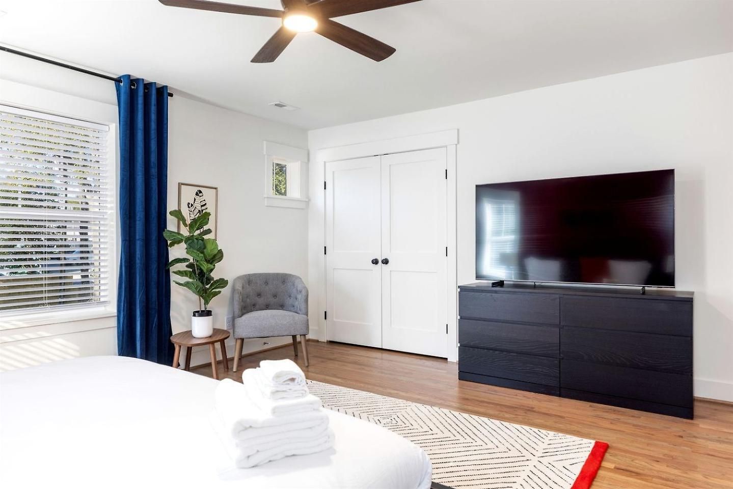Holiday home Vibrant Urban Vacation Oasis Near Catawba River In North Carolina Charlotte