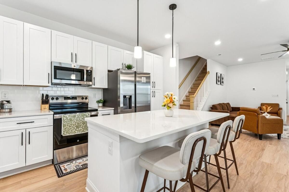 Elegant Near Uptown, Airport & Stadium *