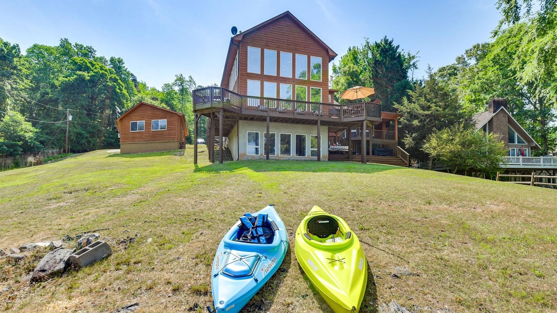 Hot Tub, Dock, Game Room! Stunning Wylie Holiday home Charlotte