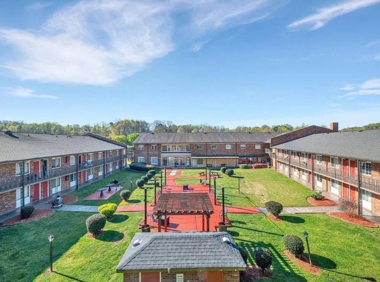 Near Uptown & Minutes To Hospital, Free Wi-fi, Coffee & Gym Holiday home *