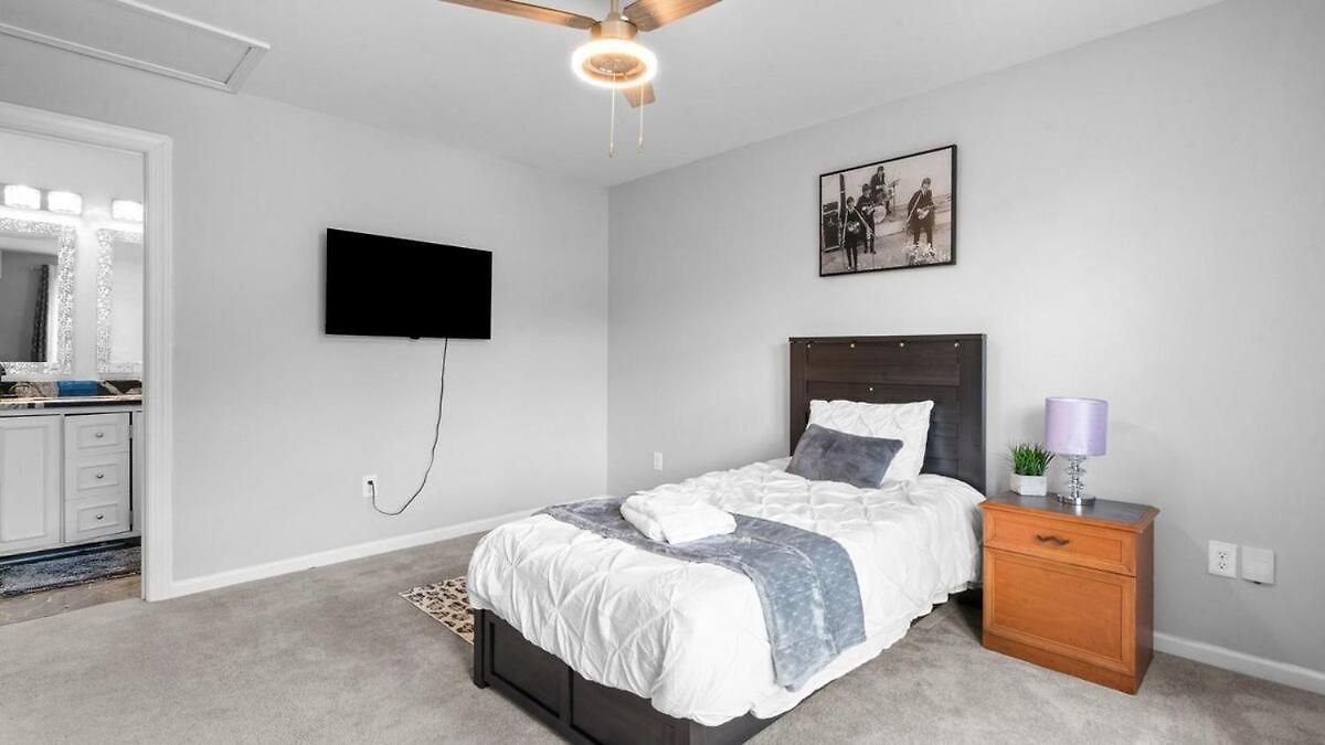 Holiday home New Near Motor Speedway, Concord Mills And Uncc