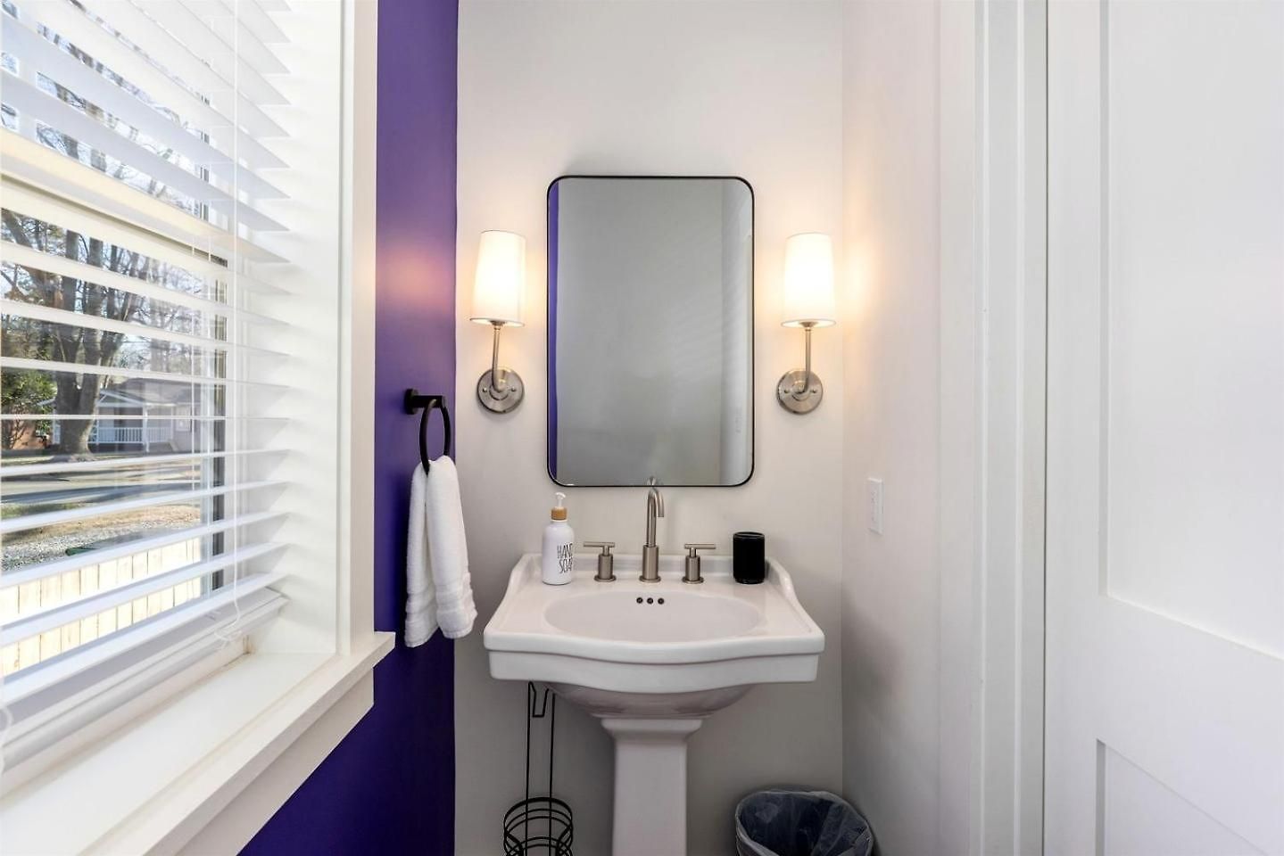 Luminous Urban Vacation Haven Near Catawba River In North Carolina * Charlotte