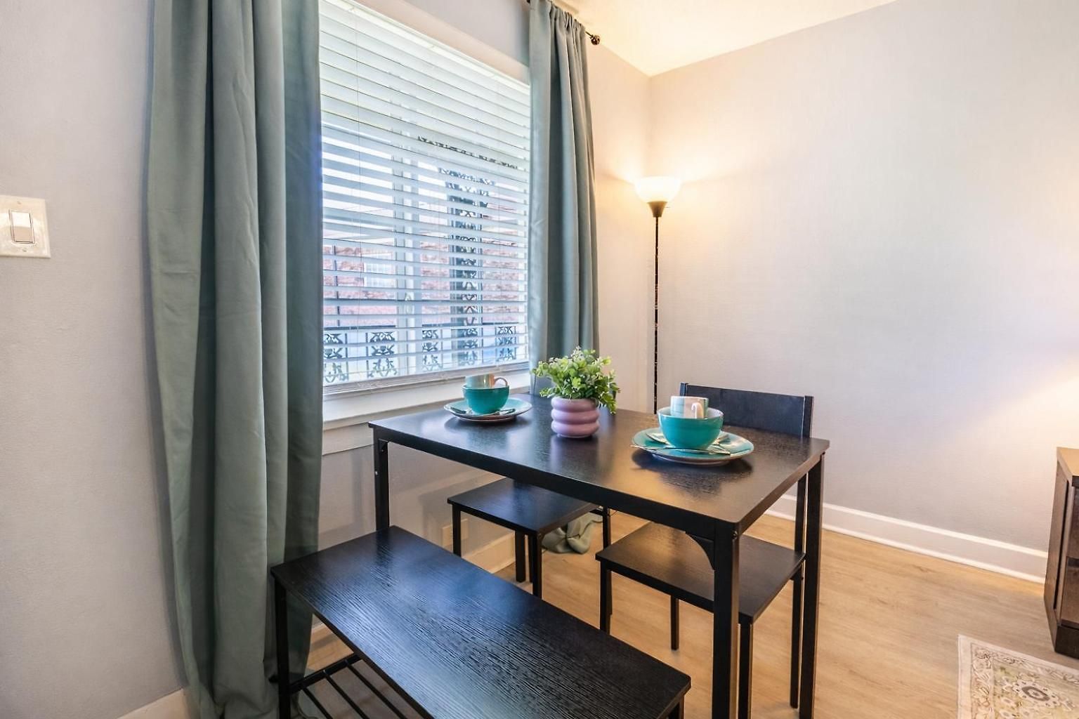Holiday home Near Uptown & Minutes To Hospital, Free Wi-fi, Coffee & Gym *