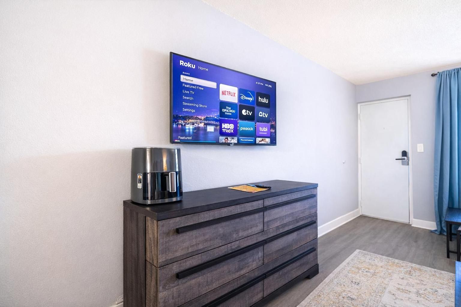 Near Uptown & Minutes To Hospital, Free Wi-fi, Coffee & Gym Charlotte