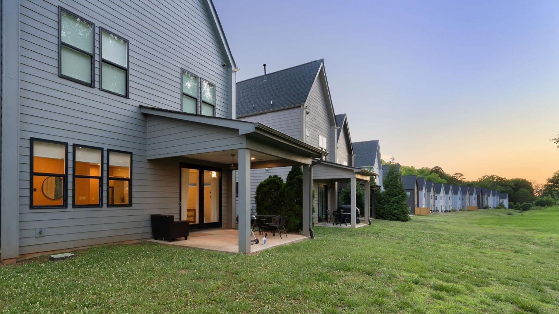Holiday home Charming 3br With Patio *