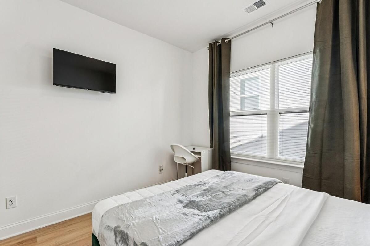 Elegant Near Uptown, Airport & Stadium *