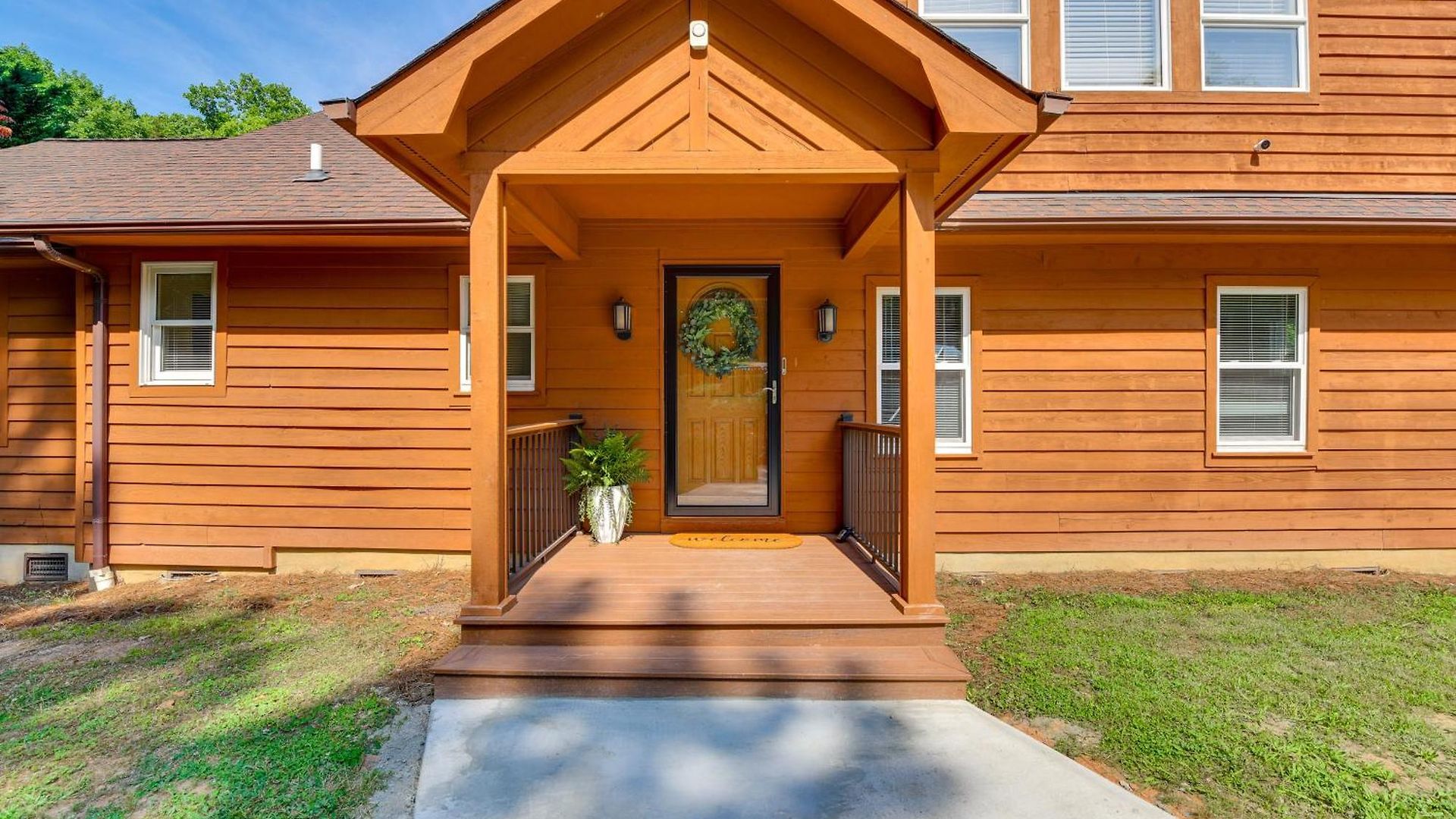 Hot Tub, Dock, Game Room! Stunning Wylie Holiday home Charlotte