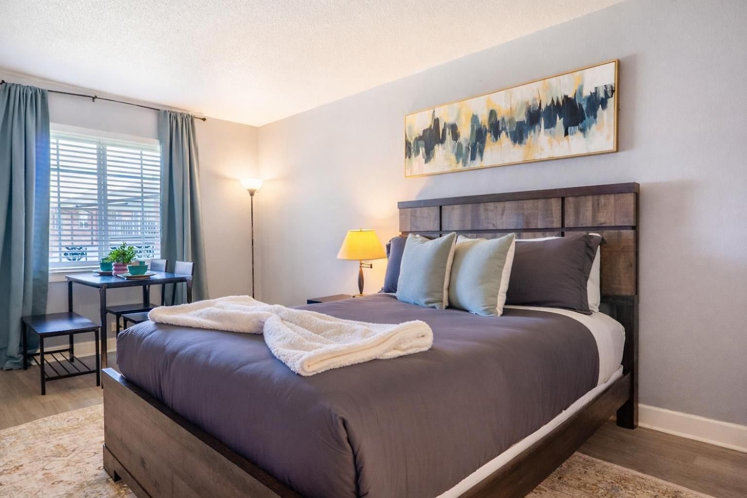 Holiday home Near Uptown & Minutes To Hospital, Free Wi-fi, Coffee & Gym *