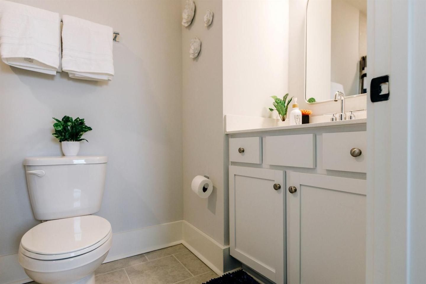 Radiant Urban Vacation Sanctuary Near Catawba River In North Carolina * Charlotte