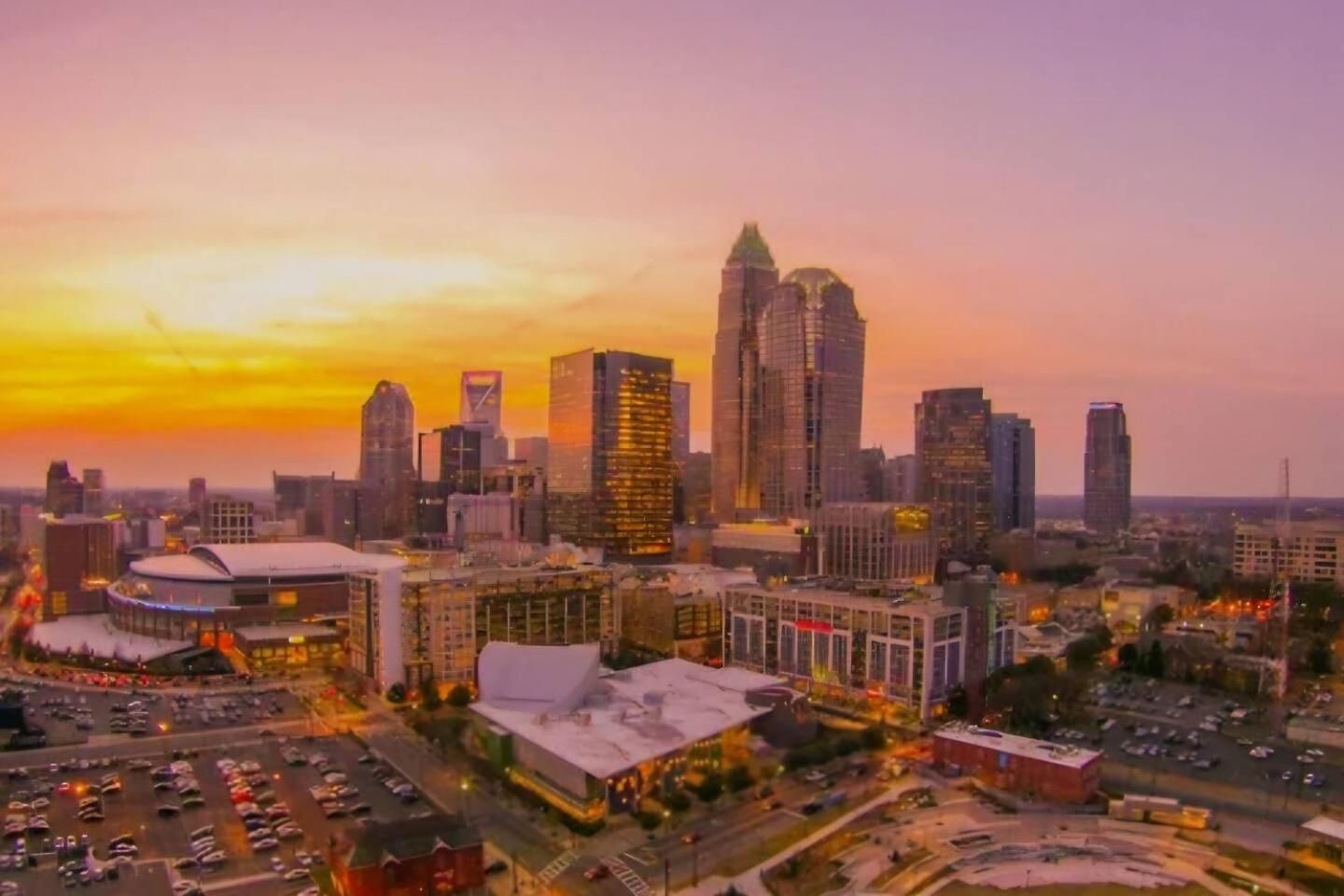Near Uptown & Minutes To Hospital, Free Wi-fi, Coffee & Gym Holiday home Charlotte
