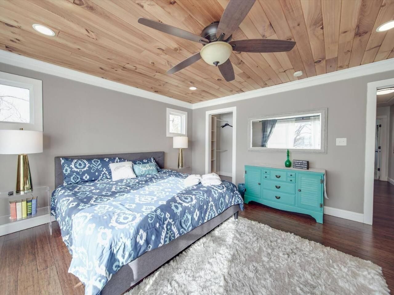 Du - Lakefront Retreat