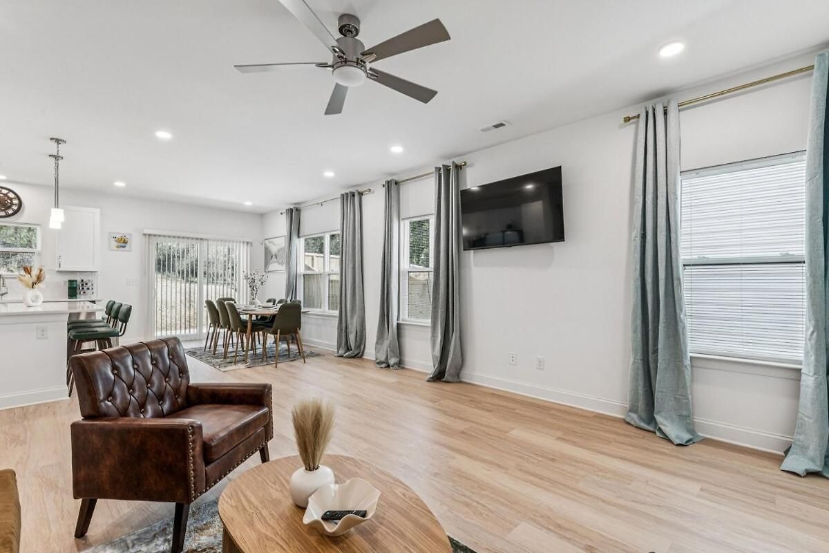 Southern Two Towns Large Group Holiday home *