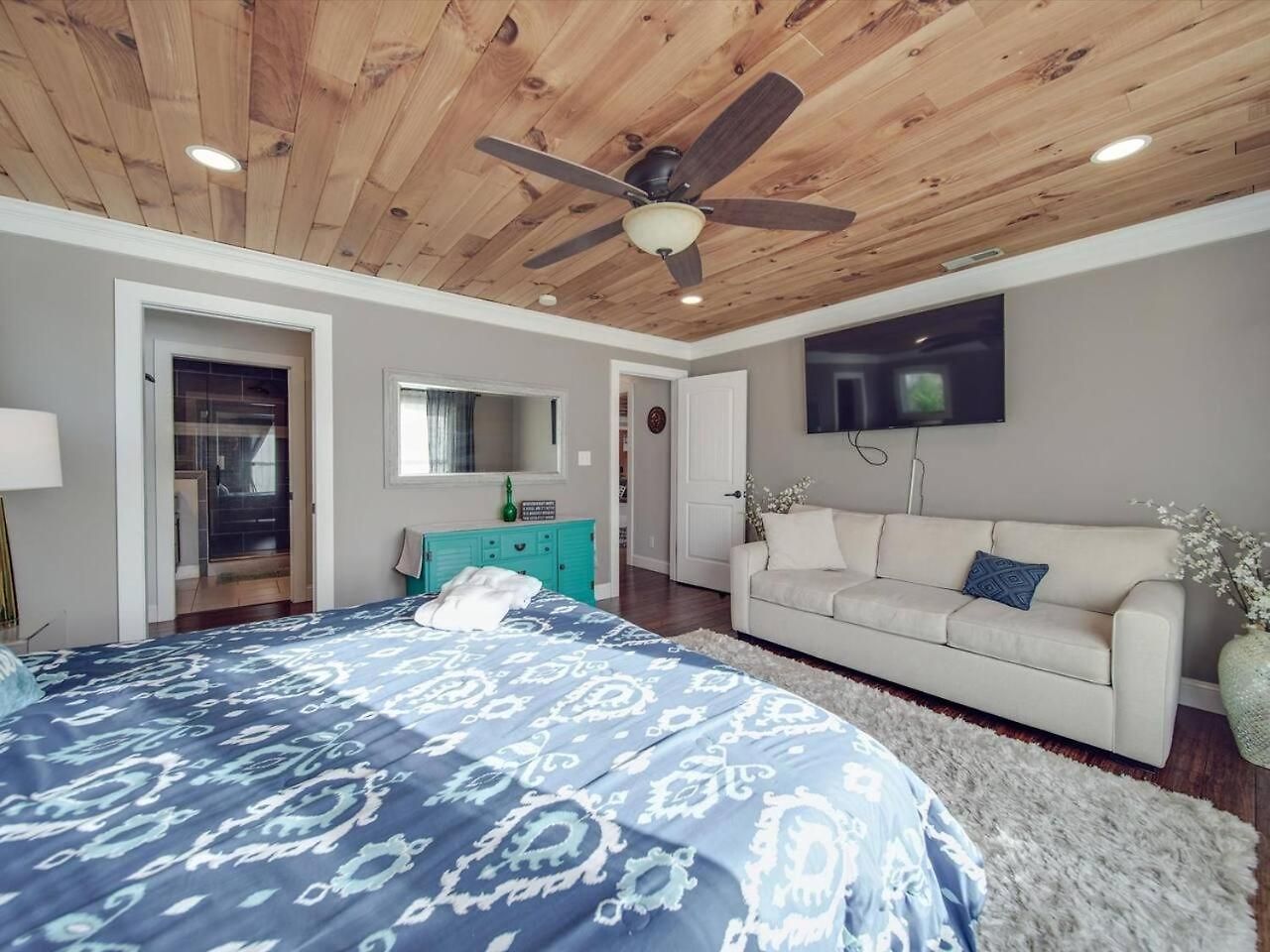 Du - Lakefront Retreat