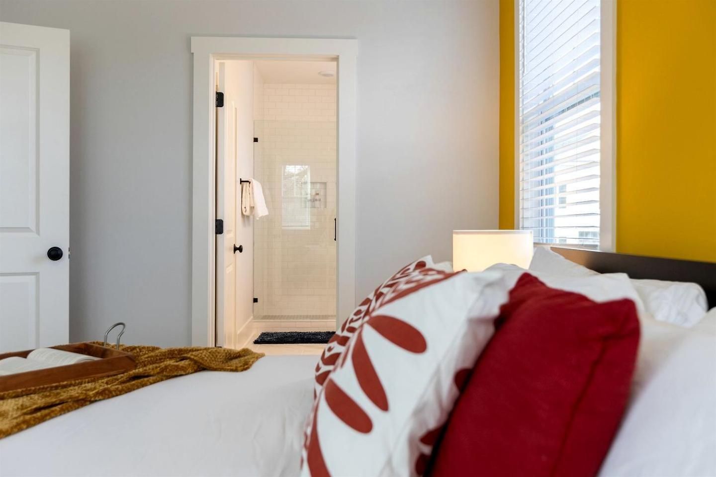 Radiant Urban Vacation Sanctuary Near Catawba River In North Carolina Holiday home Charlotte
