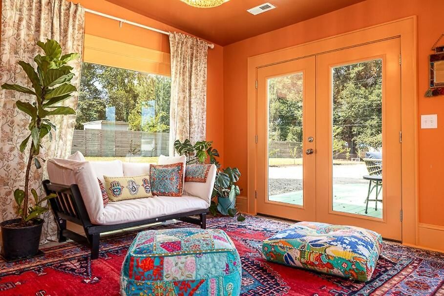 Bohobagh A Vibrant Experience Fully Fenced And Gated For Privacy Holiday home Charlotte