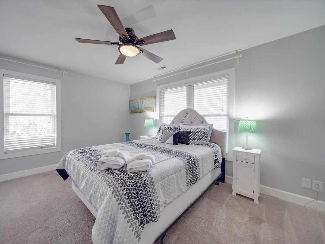 Du - Lakefront Retreat Holiday home