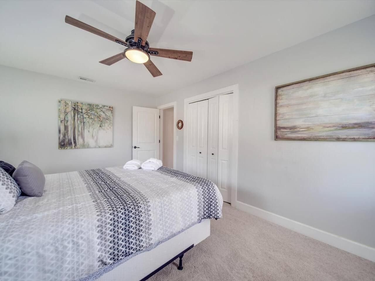 Holiday home Du - Lakefront Retreat Charlotte