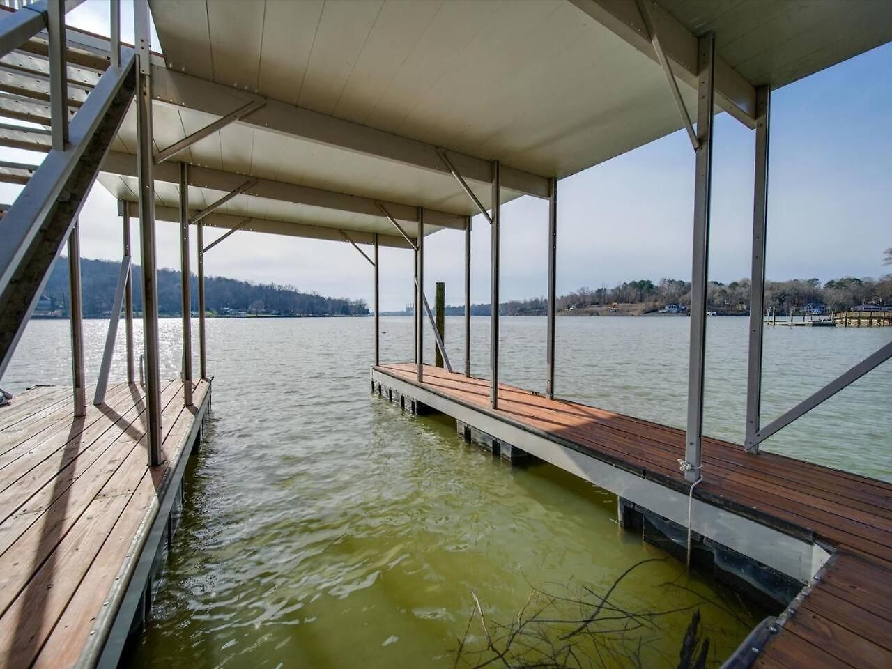 Du - Lakefront Retreat