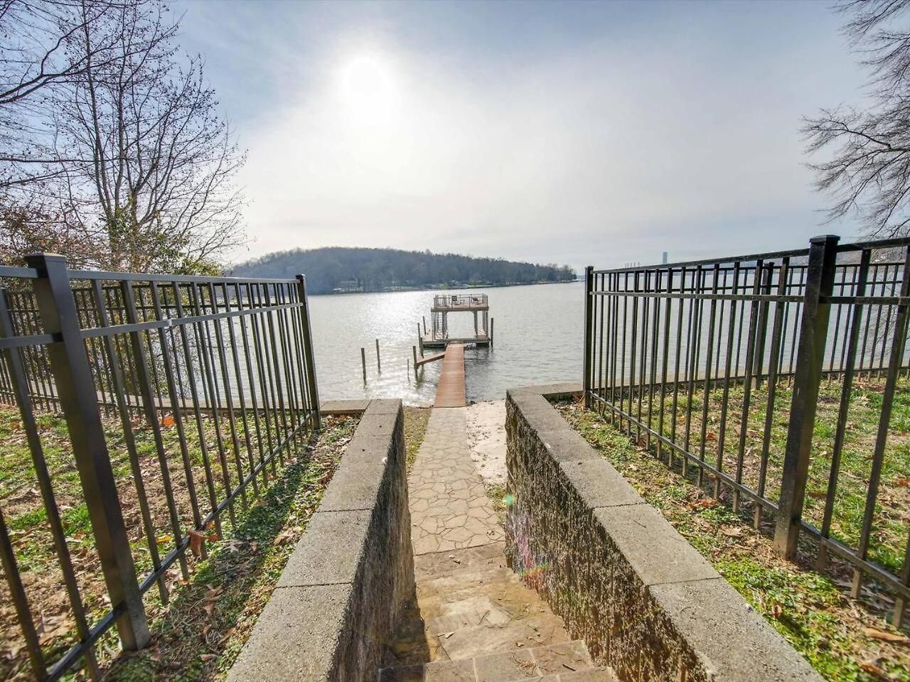 Du - Lakefront Retreat Charlotte