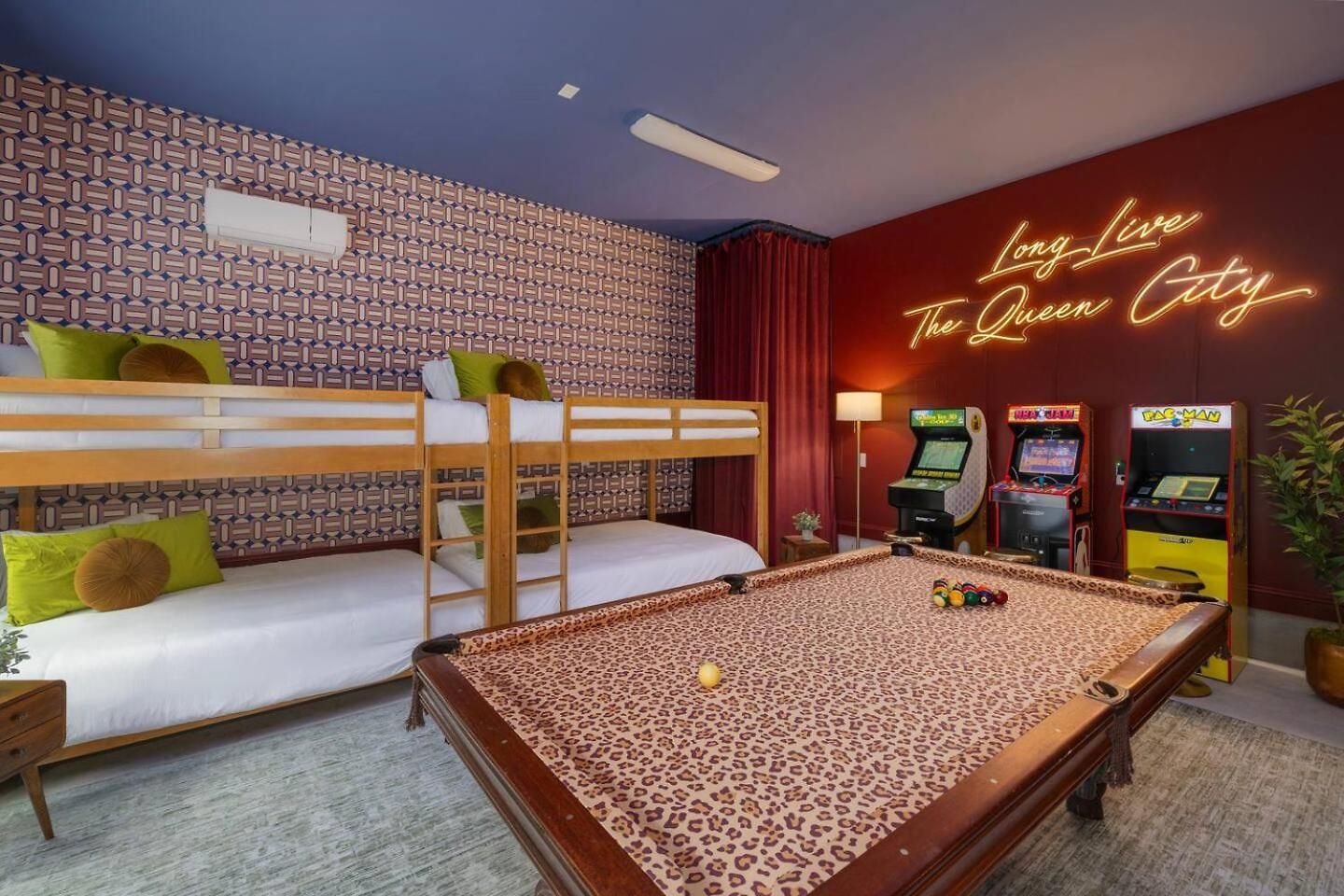 New! Hottub+pickleball+gameroom+movies+golf+games Holiday home *