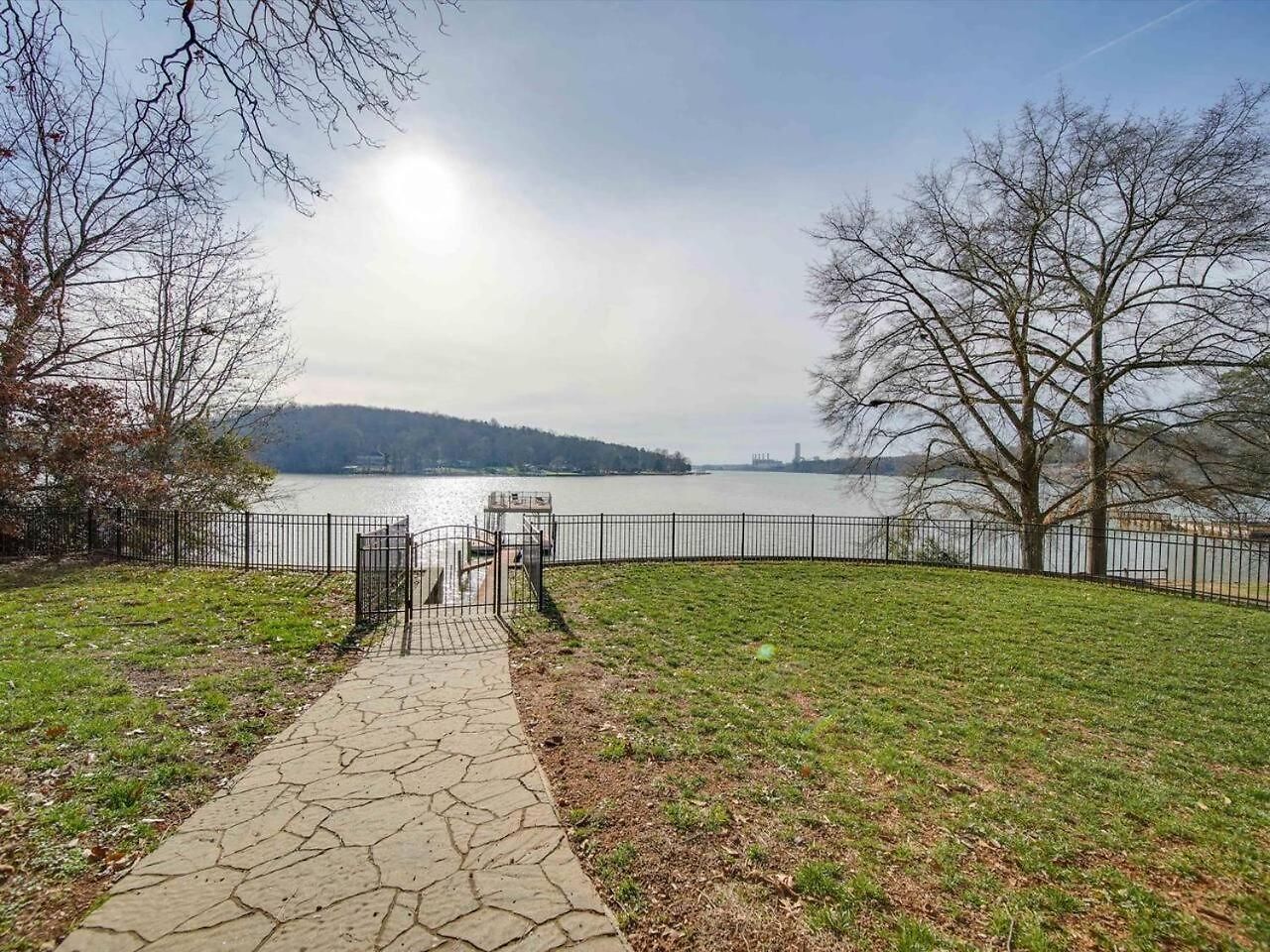 Holiday home Du - Lakefront Retreat