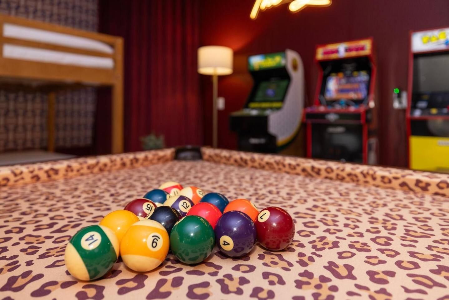 New! Hottub+pickleball+gameroom+movies+golf+games Holiday home Charlotte