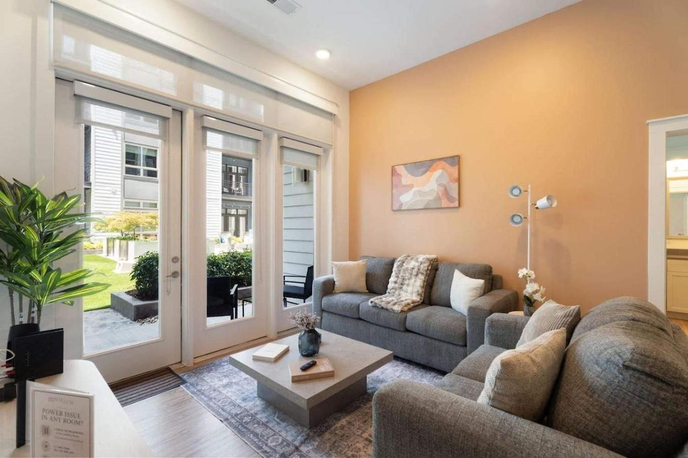 Queen Luxe - Free Parking, Pool, Apartment Charlotte