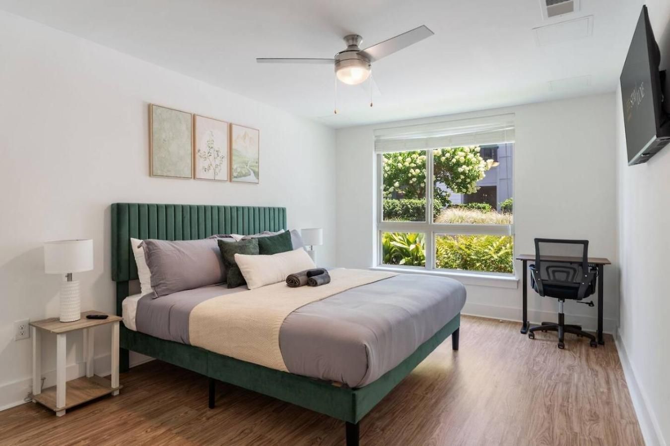 Apartment Uptown Haven - Free Parking, Pool, Walkable Charlotte