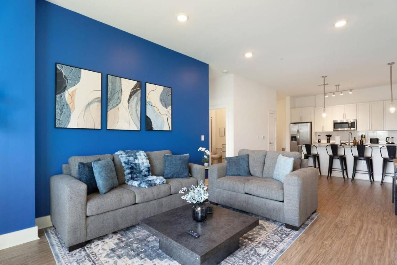 Cozy Carolina - Free Parking, Gym, Pool * Charlotte