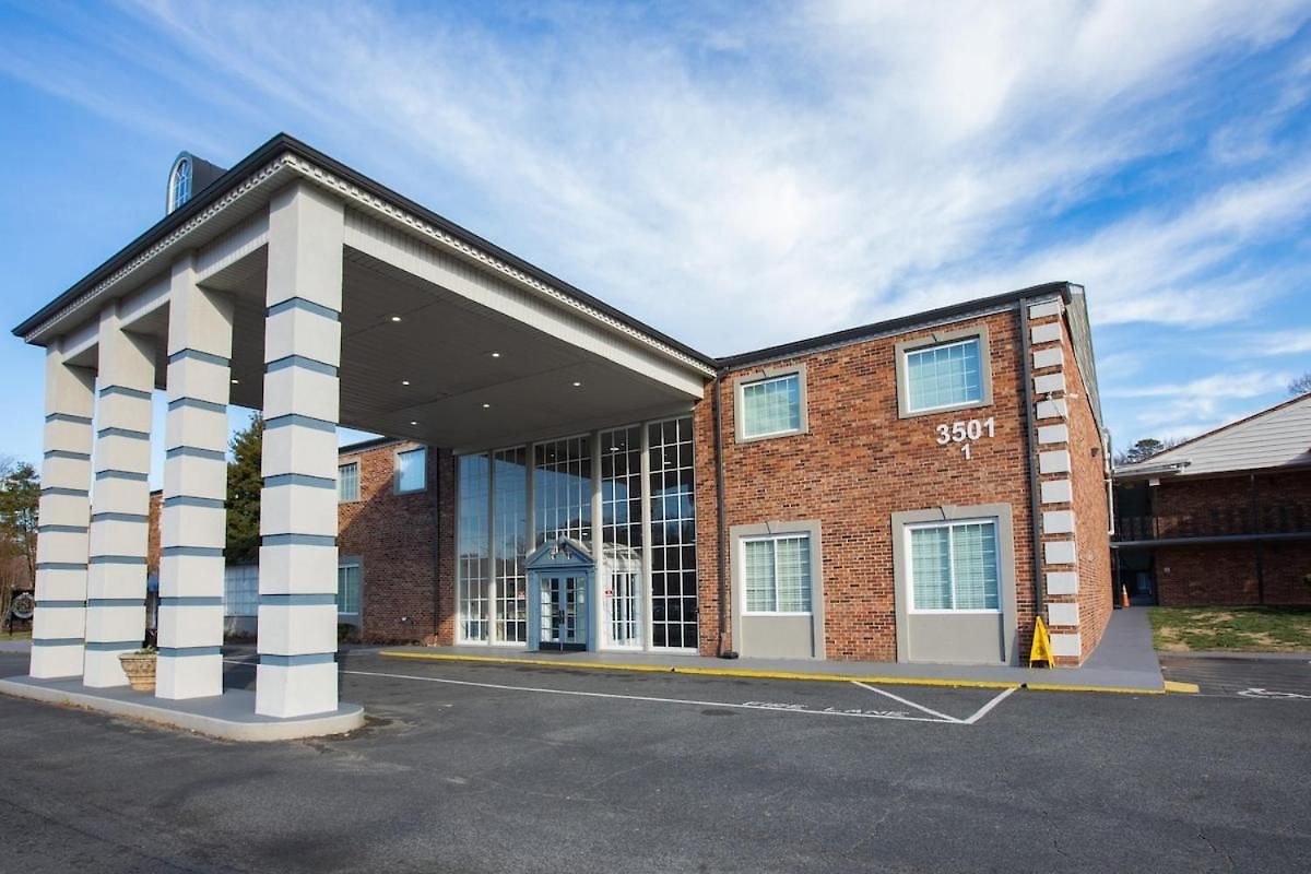 Relaxing Mins From Local Parks And Hospitals, 2410 Apartment