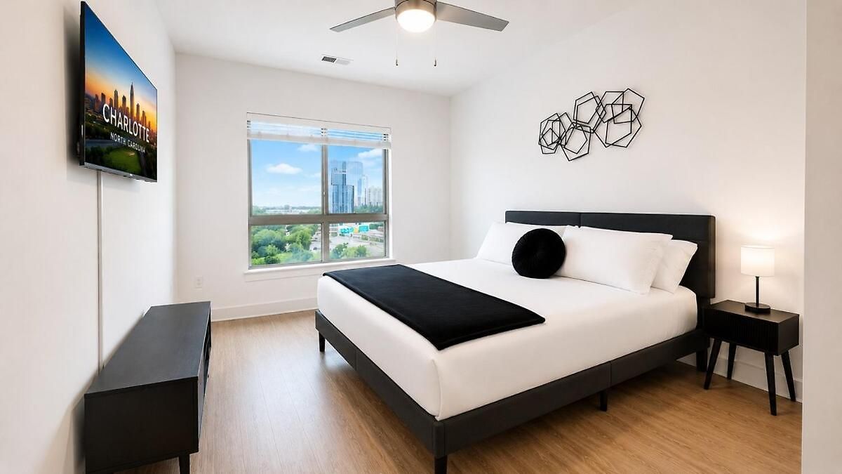 Apartment Luxury Uptown 2br Rooftop Pool Gym & Skyline Views *